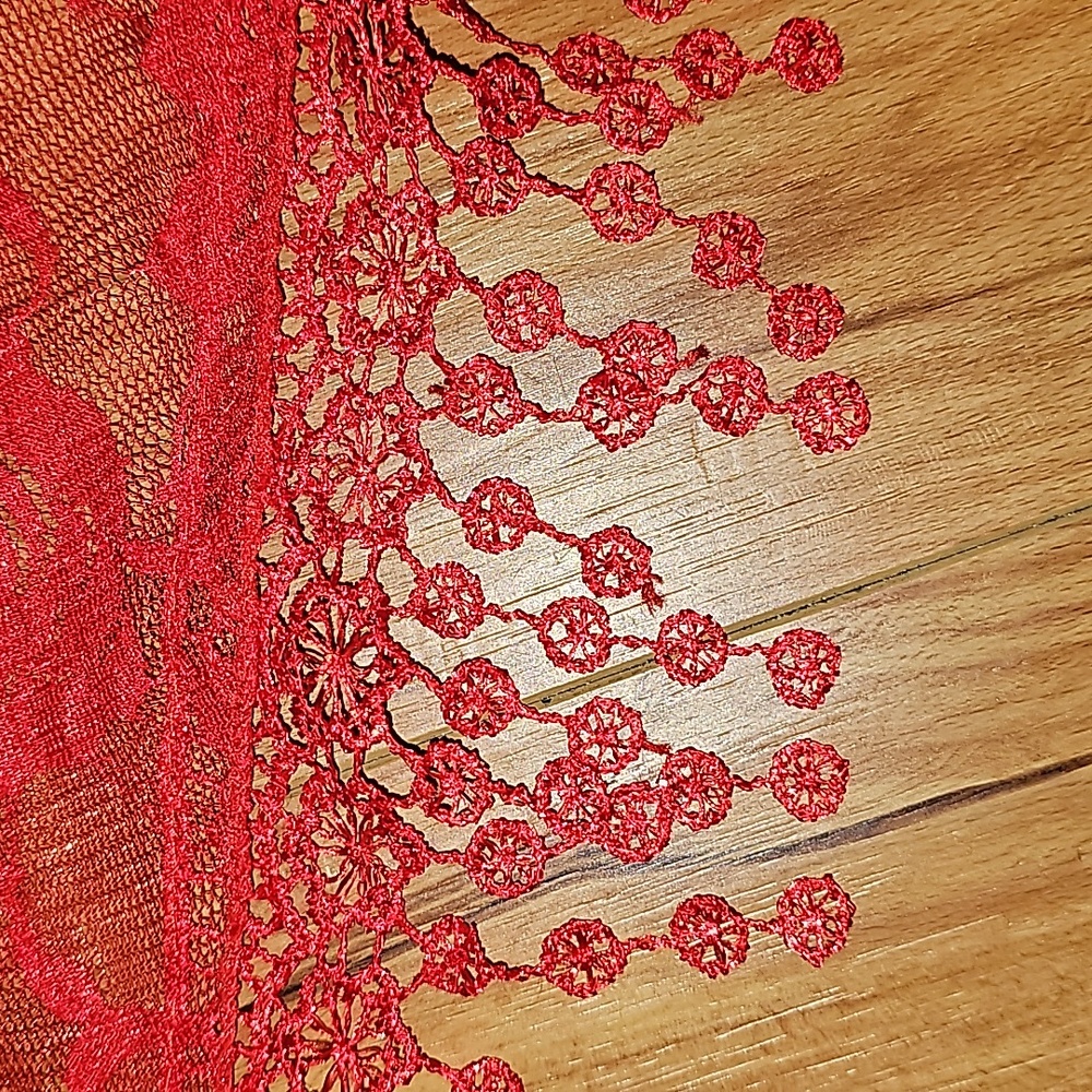Red Lace Triangular Scarf - Picture 6 of 6